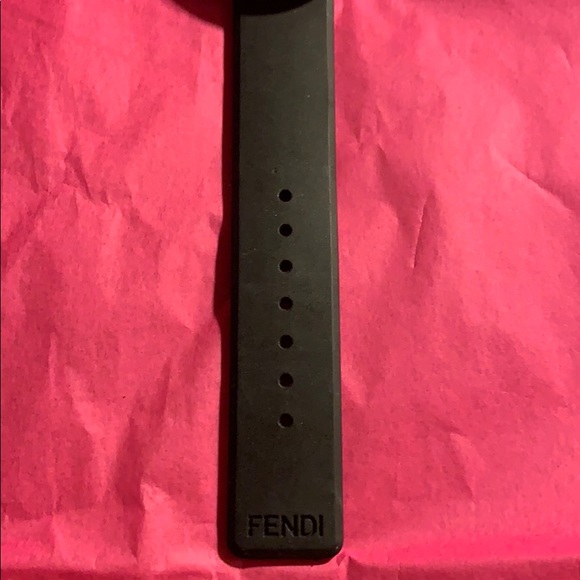 Unique Fendi watch 💕 - Picture 9 of 13